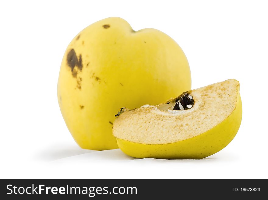 Yello quince with a slice
