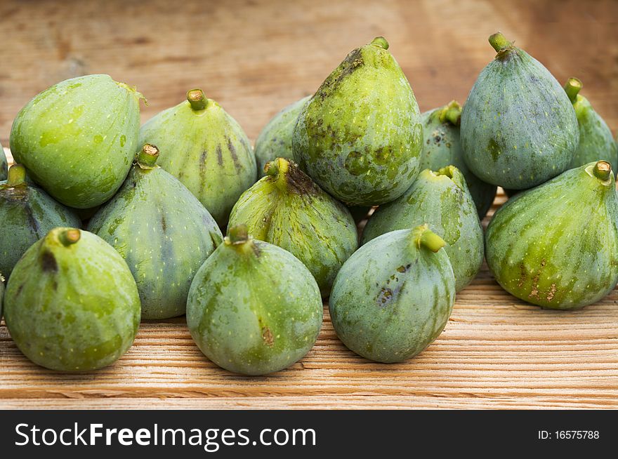 Ripe figs on a wooden cutting board