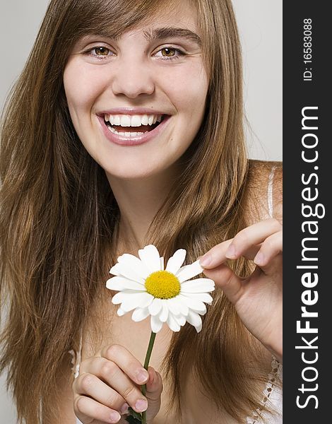 Portrait of fresh and beautiful woman with camomile