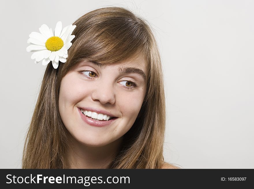 Portrait of fresh and beautiful woman with camomile