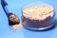 Loose Powder On A Blue Background With The Brush Royalty Free Stock Image Loose Powder On A Blue Background With The Brush Royalty Free Stock Image