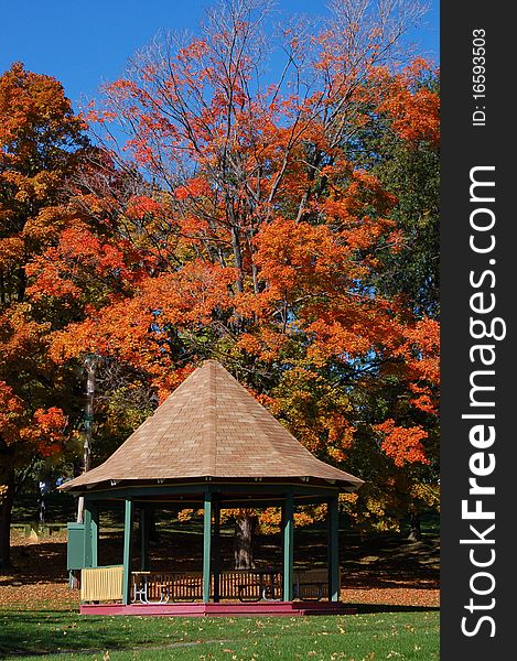 The gazebo is located in a park and is surrounded by beautiful autumn colors. The gazebo is located in a park and is surrounded by beautiful autumn colors.