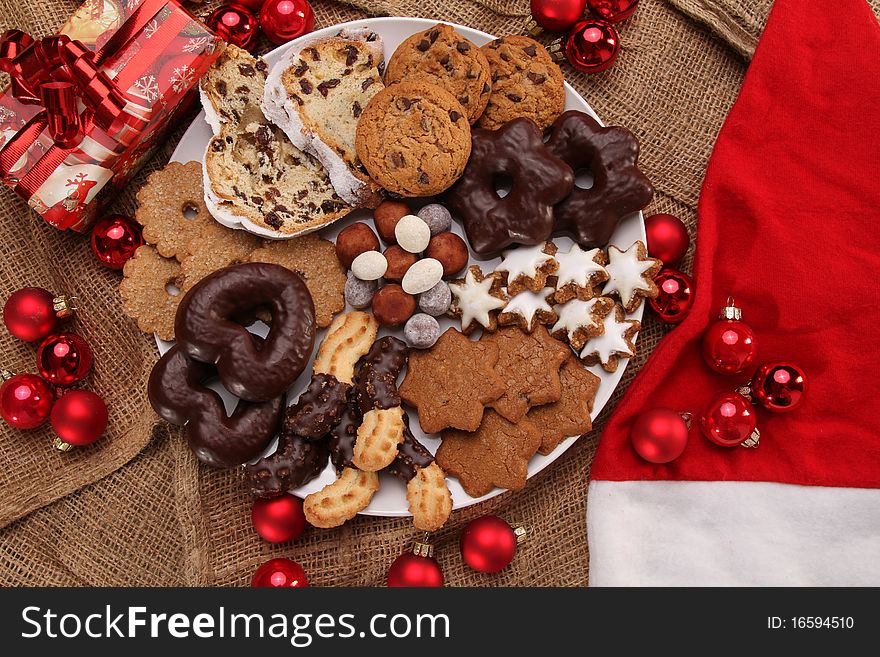 Some delicious christmas cookies and sweets