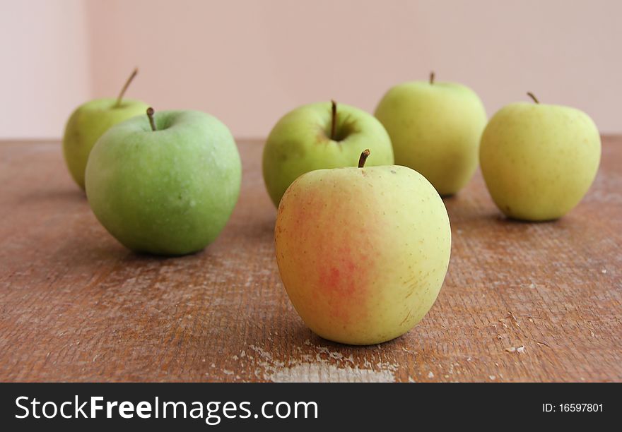 Ripe apples on the wood structure