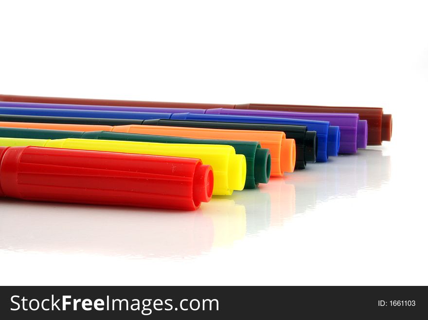 A line of 8 Colored  felt pens going off into the distance. A line of 8 Colored  felt pens going off into the distance