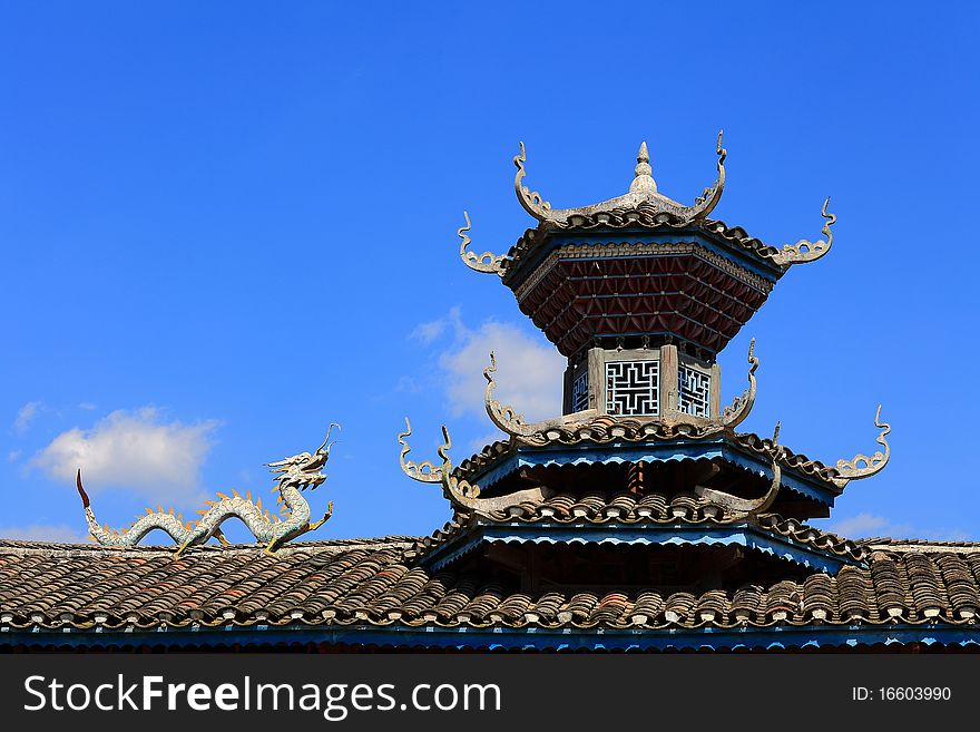Dragon status on roof of traditional chinese architecture