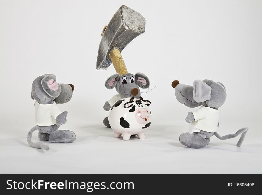 This image shows three soft toys with a hammer, oversized, to break a piggy bank. This image shows three soft toys with a hammer, oversized, to break a piggy bank