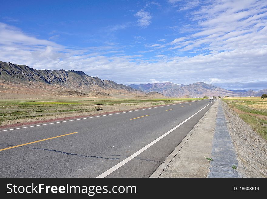 The highway of tibet is wide,open and opaque.What a beautiful landscape. The highway of tibet is wide,open and opaque.What a beautiful landscape.