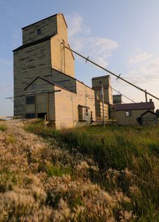Old Grain Elevator In The Prairies Stock Photography