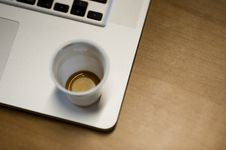 Coffee Cup And Laptop Royalty Free Stock Photography Coffee Cup And Laptop Royalty Free Stock Photography