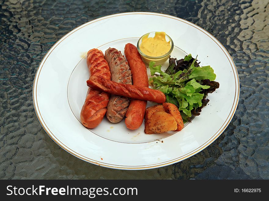 Sausage With Lettuce