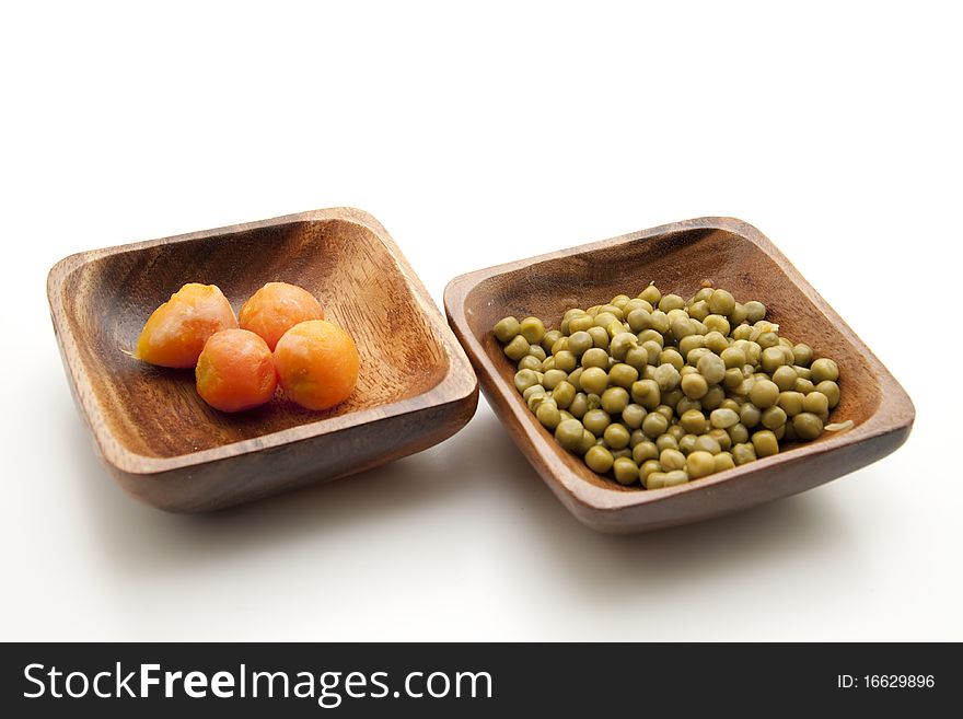 Bowl with cooked peas and carrot