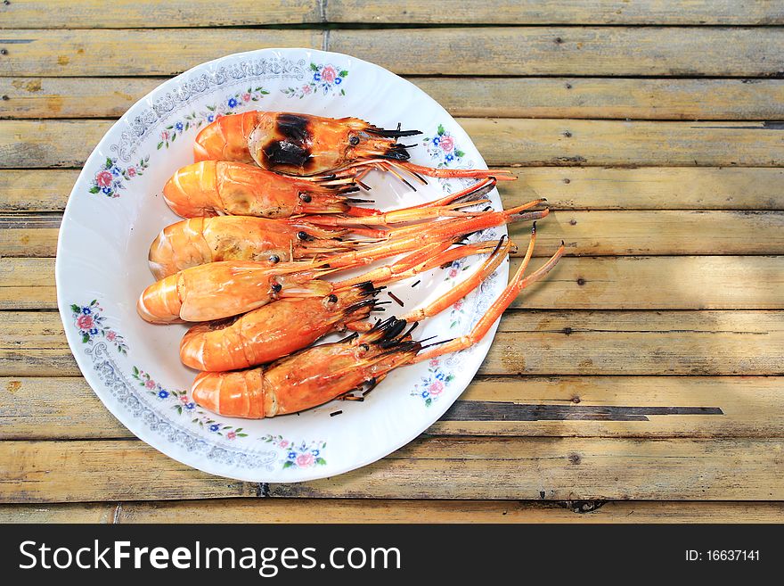 Grill shimp on the plate.Bamboo pattern