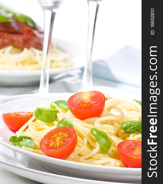 Pasta with fresh tomato and basil