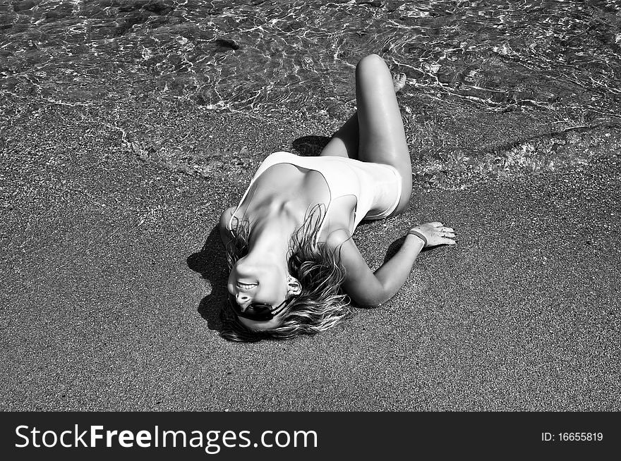 The harmonous girl enjoys fresh sea water. The harmonous girl enjoys fresh sea water