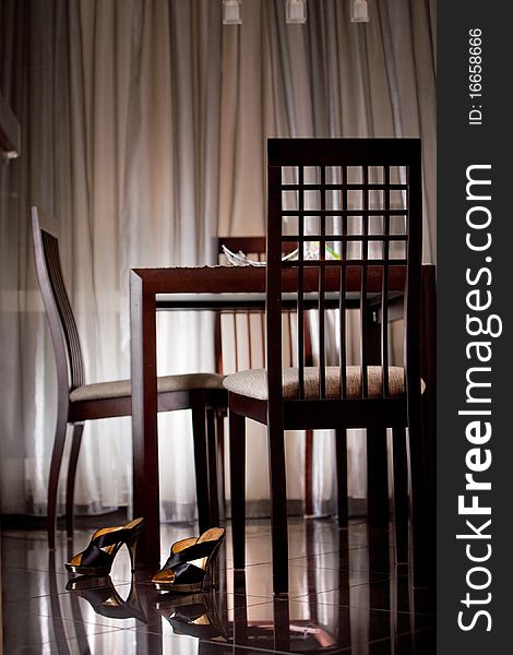 Modern table and chairs in the home kitchen