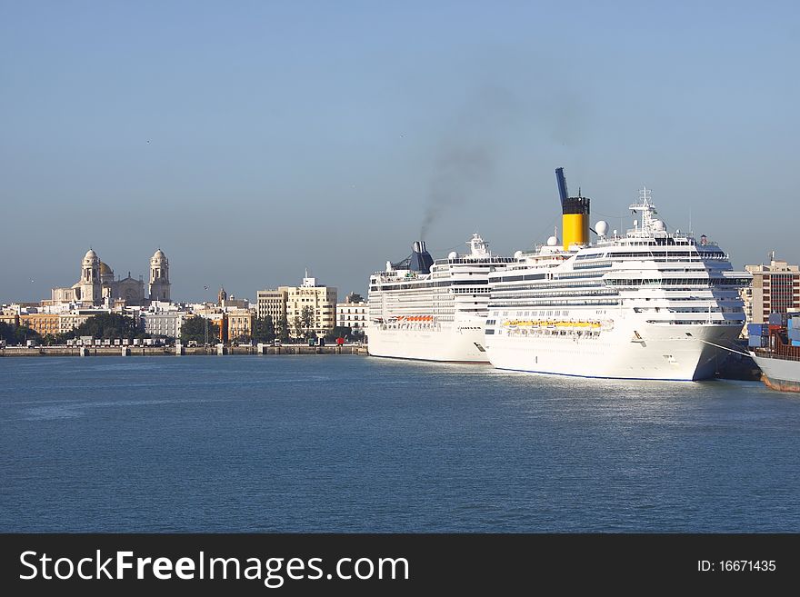 Cadiz Cathedral and Cruise Ships