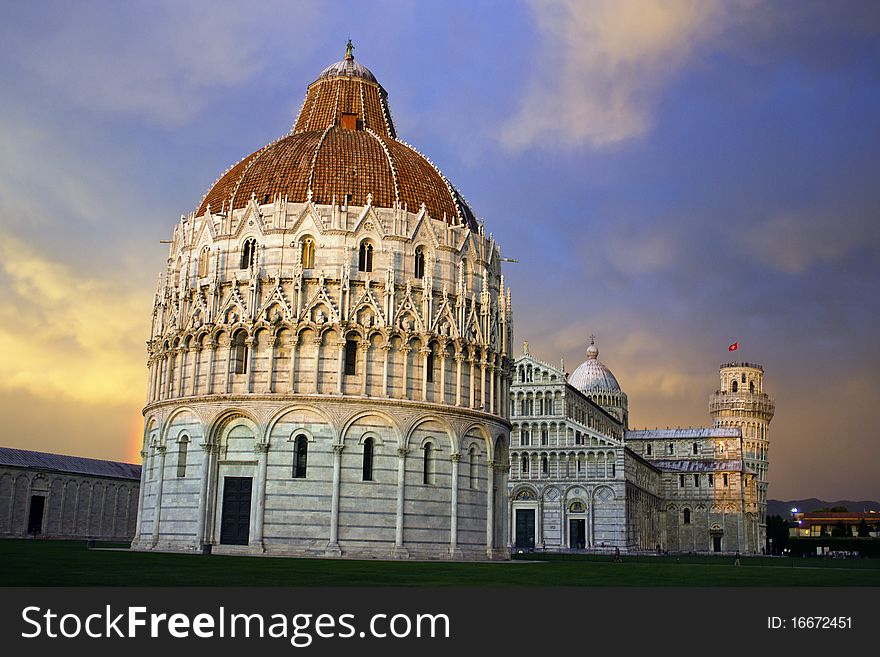 Sunset in Piazza dei Miracoli, Pisa