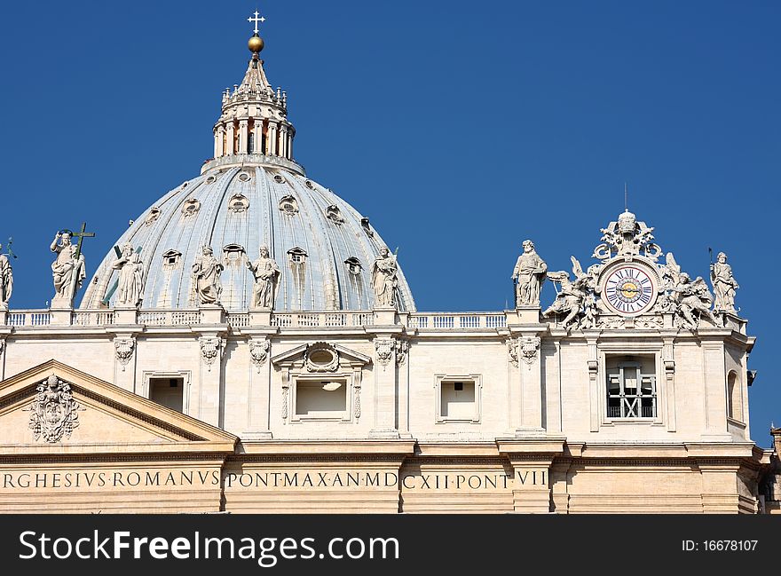 Statues on top of a St. Peter s Basilica