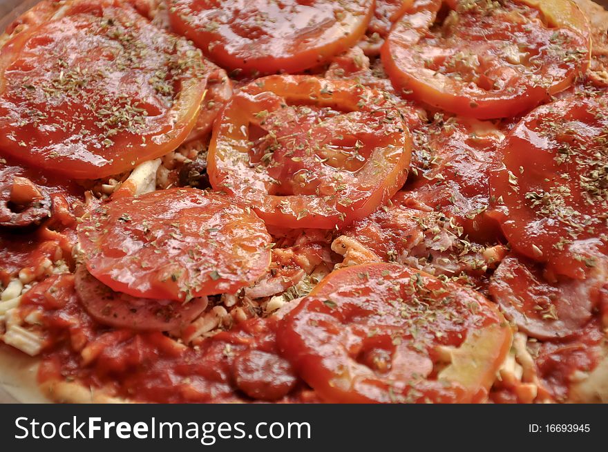 Pizza toscana with tomato and oregano
