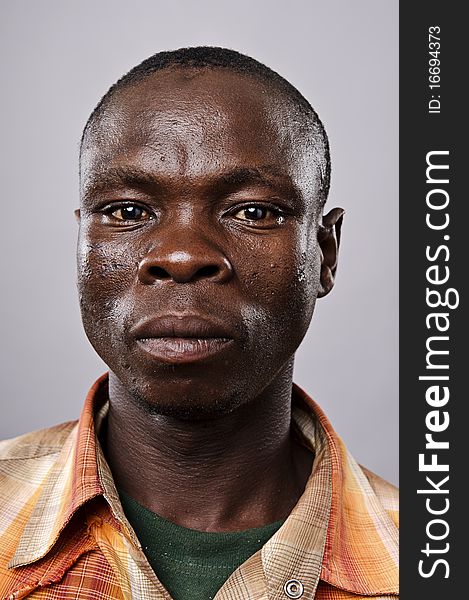 Amanzingly high detailed portrait of an African face, must see at full size.