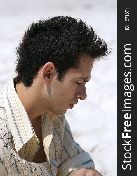 Profile view from a young man at the beach