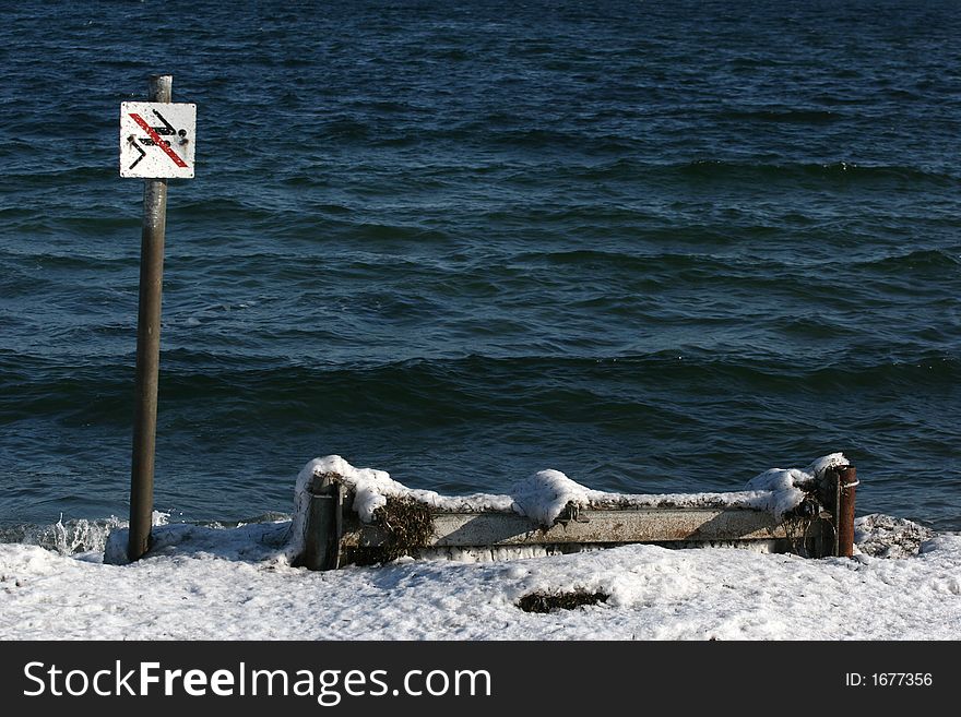 Sign no jumping in the water in winter