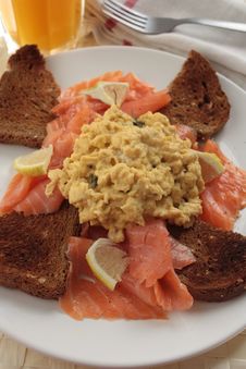 Scrambled Eggs & Smoked Salmon Breakfast Royalty Free Stock Photography Scrambled Eggs & Smoked Salmon Breakfast Royalty Free Stock Photography