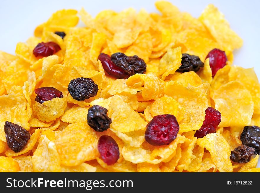Healthy corn flakes mixed with dried cranberries and black raisins.
