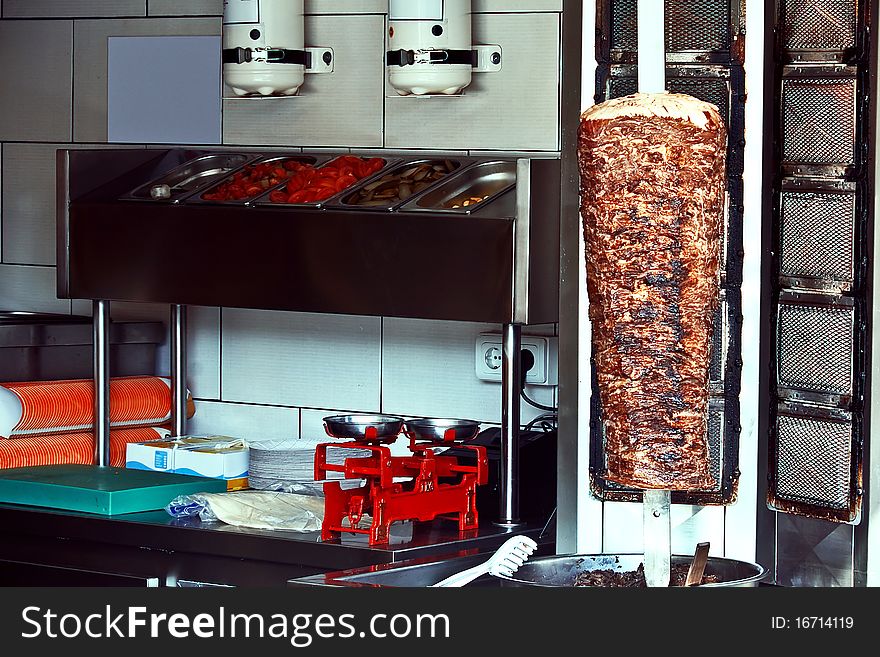 Greens with authentic Turkish dÃ¶ner. Greens with authentic Turkish dÃ¶ner