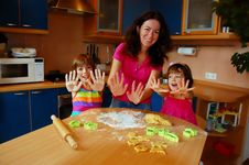 Family Baking Royalty Free Stock Image Family Baking Royalty Free Stock Image