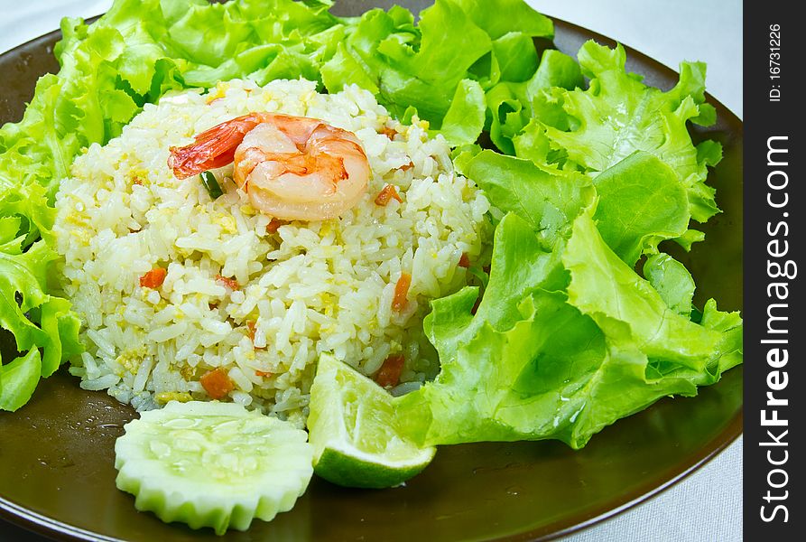 The fried rice and shrimp on brown plate