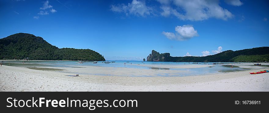 Blue sky and limpid water in Koh Phi Phi, Thailand. Blue sky and limpid water in Koh Phi Phi, Thailand