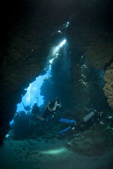 Scuba Divers Exploring An Underwater Cave. Royalty Free Stock Photo Scuba Divers Exploring An Underwater Cave. Royalty Free Stock Photo