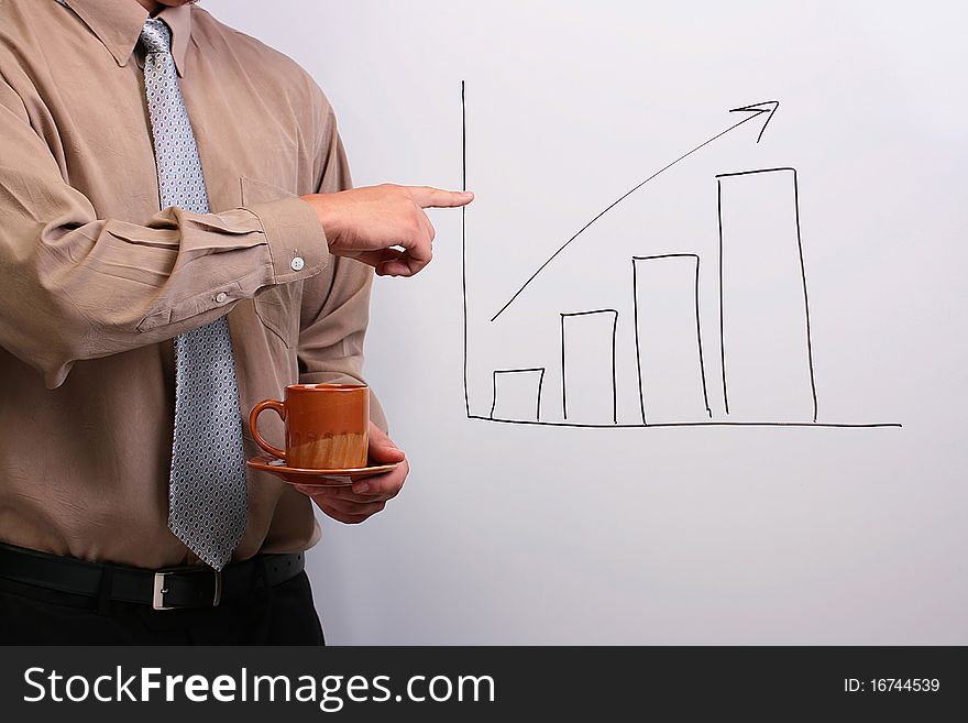 Man in a shirt and a tie holding a plate and a cup while pointing to a drawing of a bar graph. Man in a shirt and a tie holding a plate and a cup while pointing to a drawing of a bar graph.