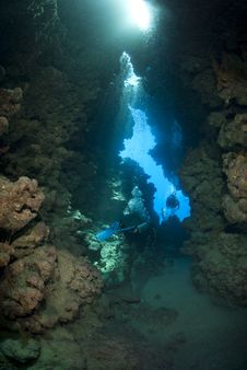 Scuba Divers Inside An Underwater Cave. Royalty Free Stock Photos Scuba Divers Inside An Underwater Cave. Royalty Free Stock Photos