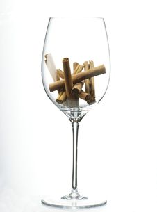 Sticks Of Cinnamon In A Glass Of Wine Royalty Free Stock Photography Sticks Of Cinnamon In A Glass Of Wine Royalty Free Stock Photography
