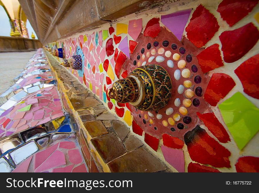 Art and design and decorate the base of the pagoda. Art and design and decorate the base of the pagoda.