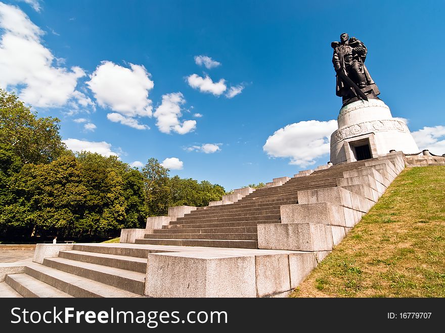 Berlin Monument Soviet Soldiers V2
