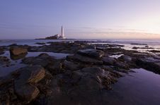 St Mary S Lighthouse At Sunrise In Purple Royalty Free Stock Images St Mary S Lighthouse At Sunrise In Purple Royalty Free Stock Images