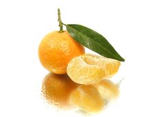 Tangerine With Slices Royalty Free Stock Images Tangerine With Slices Royalty Free Stock Images