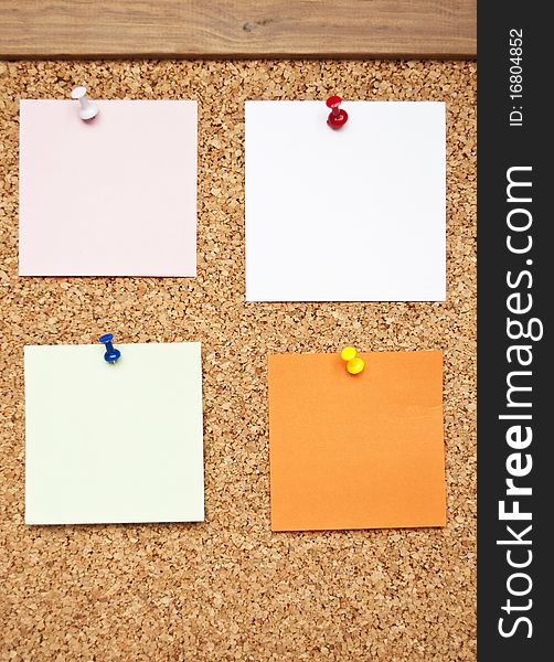 Bulletin board with reminder notes - Color pins with color note paper