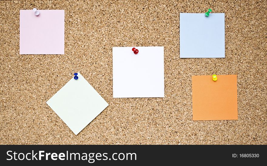 Wooden board with reminder notes - Color pins with color note paper