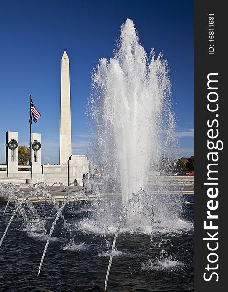 The Washington Monument w fountain