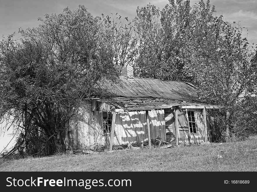 Black & white of an old shack near Memphis, Tennessee. Black & white of an old shack near Memphis, Tennessee