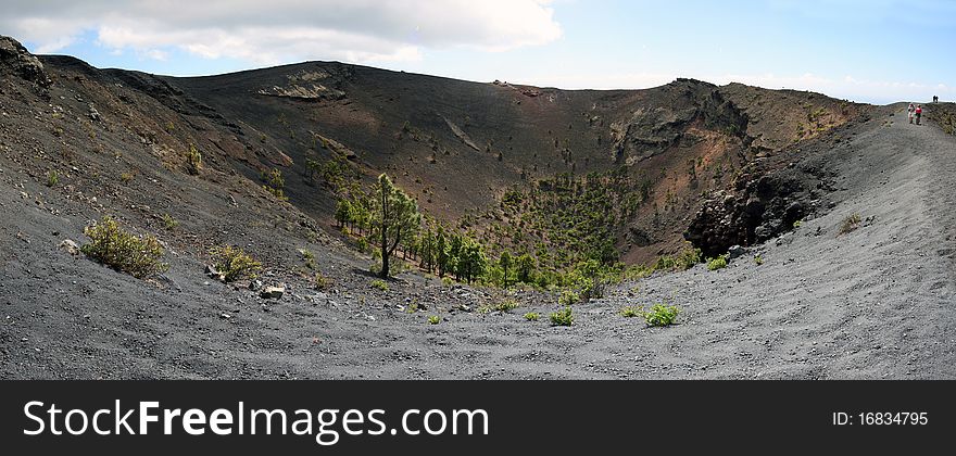 This is the crater of the San Antonio volcano, that erupted a few centuries ago last time. This is the crater of the San Antonio volcano, that erupted a few centuries ago last time.