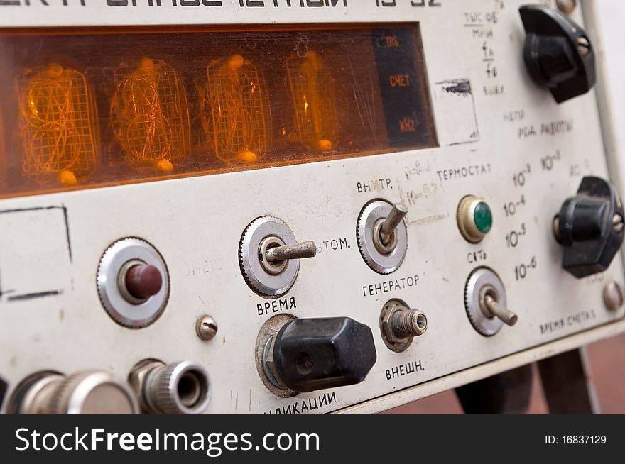 The forward panel of the measuring device