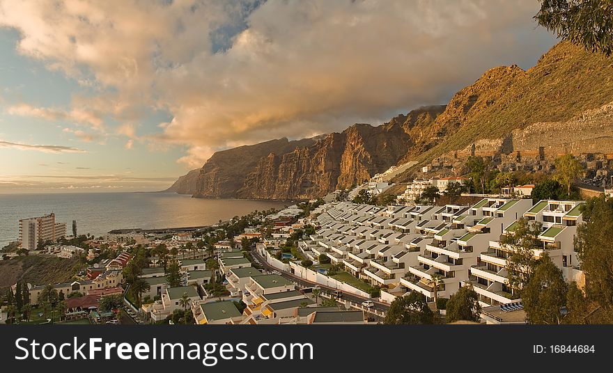 Picture of Los Gigantes town taken on 05/10/2010. Picture of Los Gigantes town taken on 05/10/2010