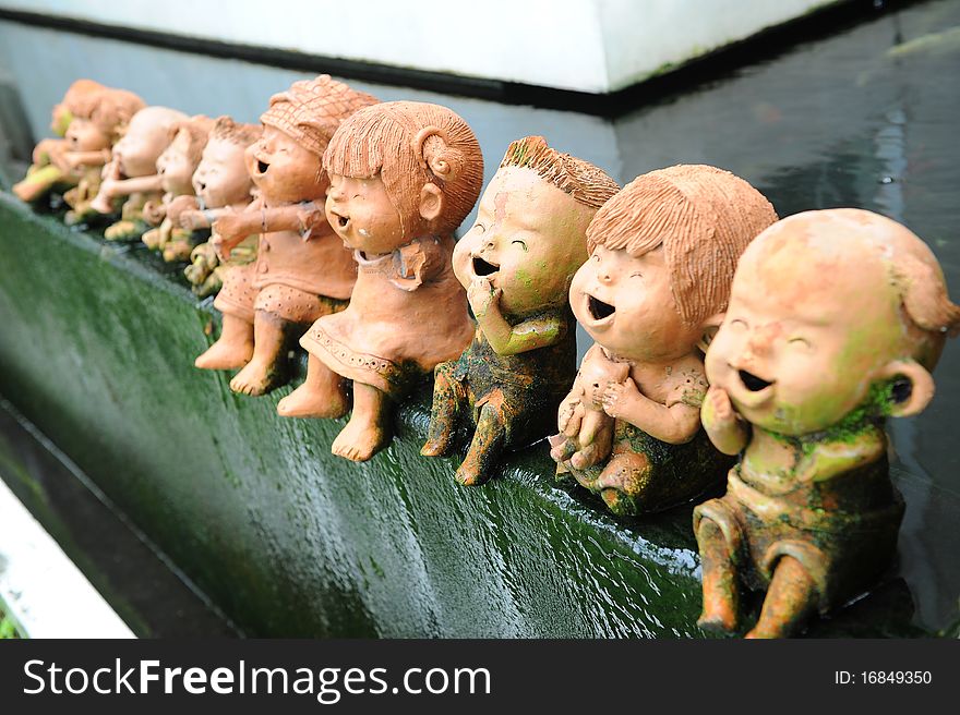 Many doll in the pool