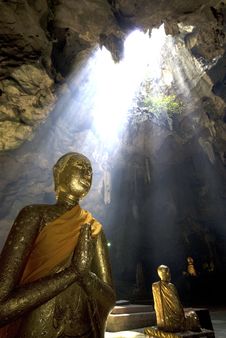 Buddha In Cave Royalty Free Stock Images Buddha In Cave Royalty Free Stock Images